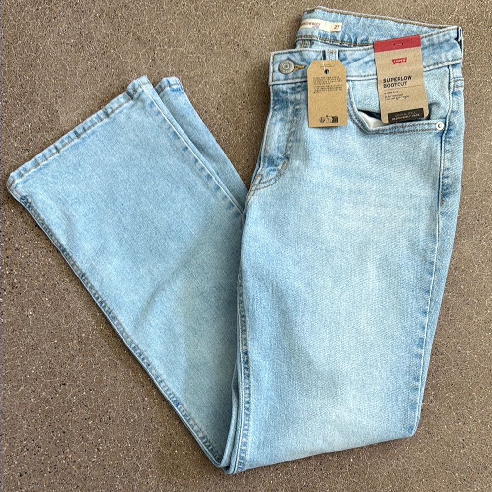 Women’s Levi’s jeans size 27x30